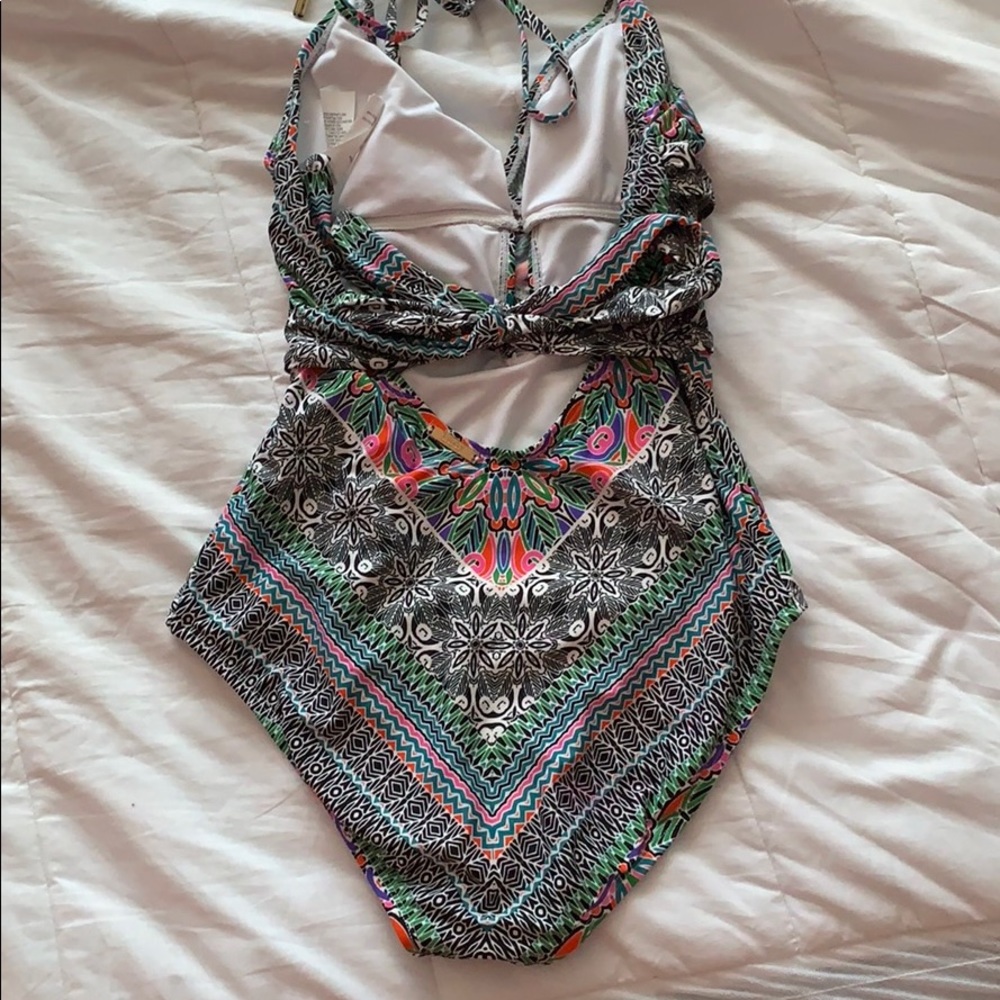 Swimsuit - Picture 3 of 4